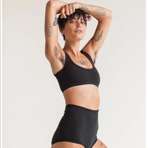 ARQ wide strap bra in black - excellent condition!